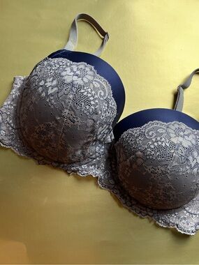 Victoria’s Secret SZ38DD Lace Overlay Underwire Bra - Navy and Cream